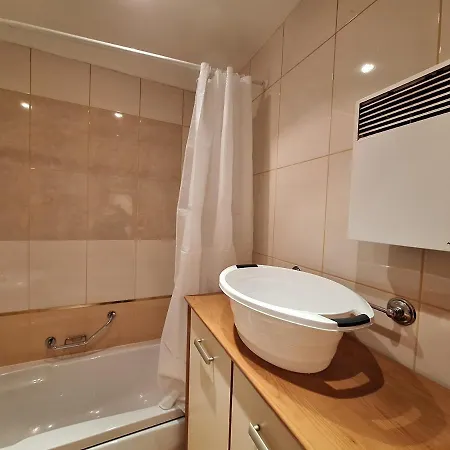 Location Ski-in Ski-out And Swimming Pool דירה