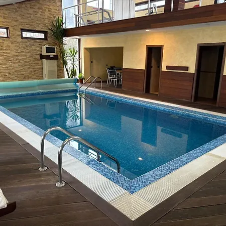 Location Ski-in Ski-out And Swimming Pool בנסקו