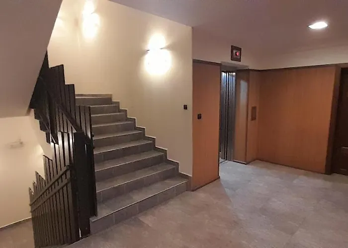 Location Ski-in Ski-out And Swimming Pool * 班斯科