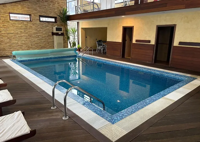 Location Ski-in Ski-out And Swimming Pool 班斯科